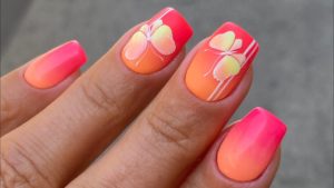 Glitter ombre pillangós köröm